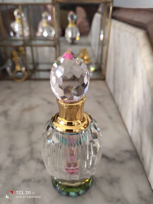 Três magníficos frascos em cristal lapidados