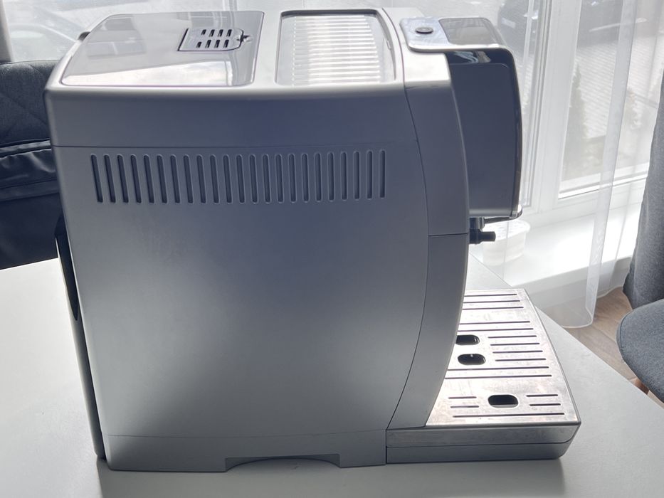 Кавомашина Delonghi Dinamica