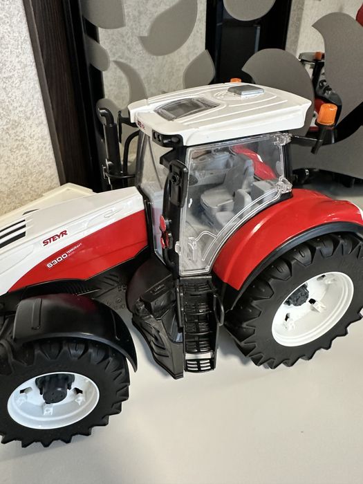 Трактор  Bruder Steyr большой