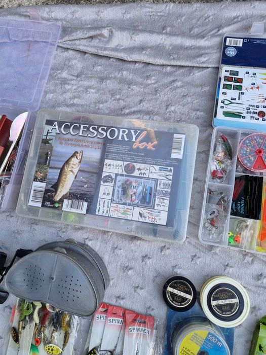 Diversas Canas de pesca e acessorios