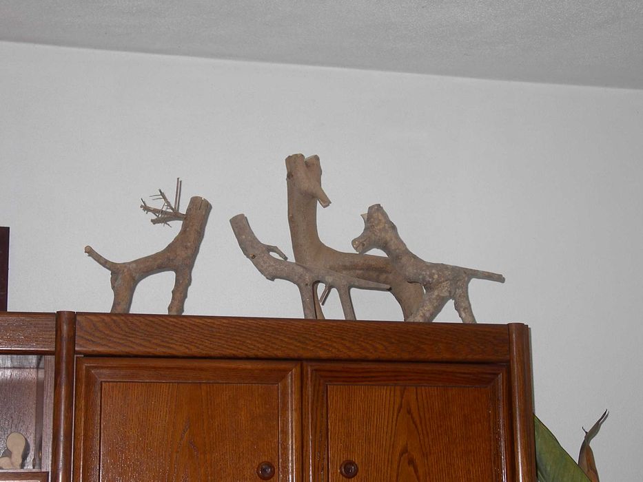 Esculturas em galho de árvore ao natural