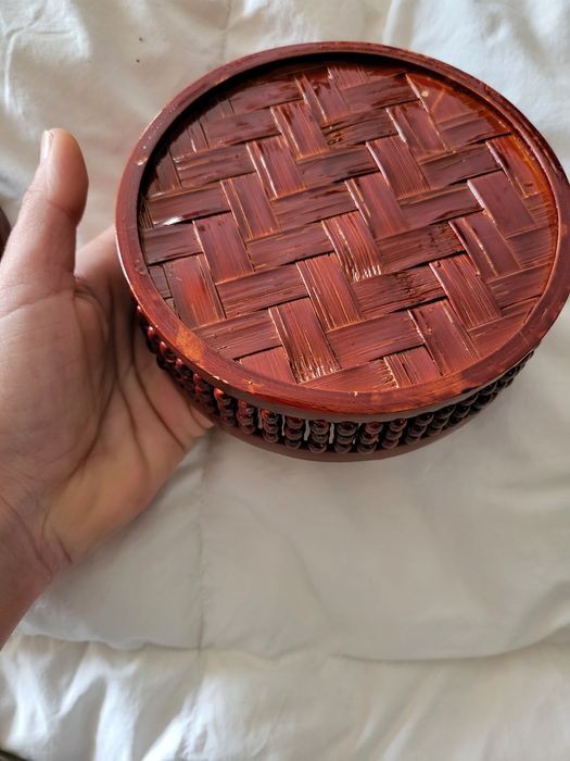 Caixa em banbu feita à mão64751962468738124