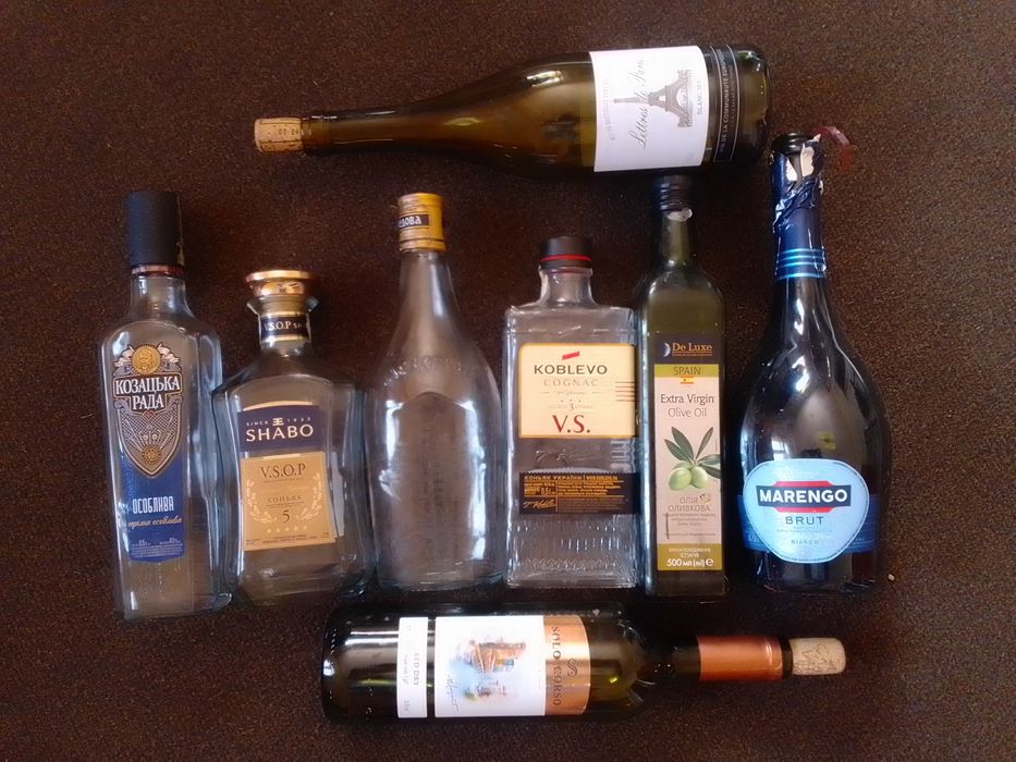 Бутылки для вина новые с пробками