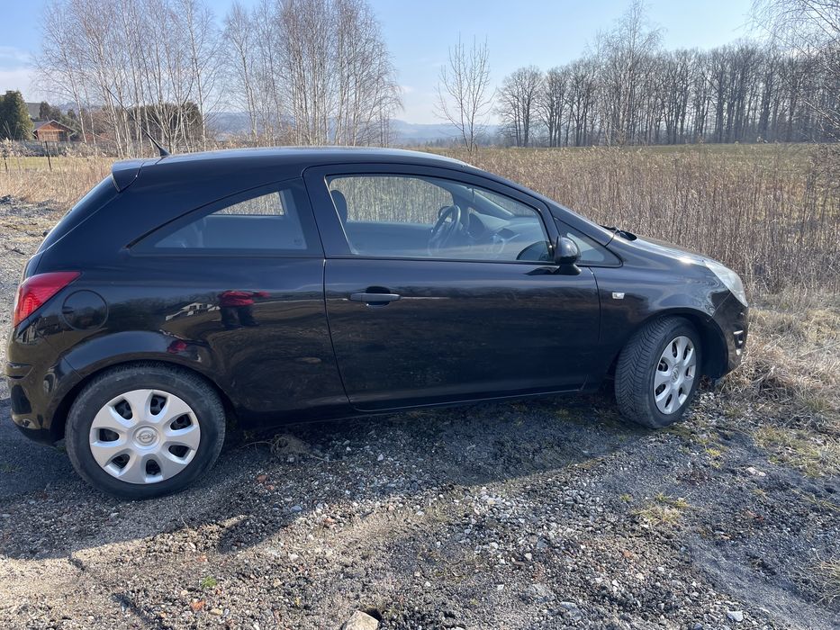Opel Corsa D czarny metalik 2011
