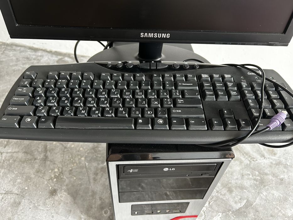 Монітор, блок, клавіатура