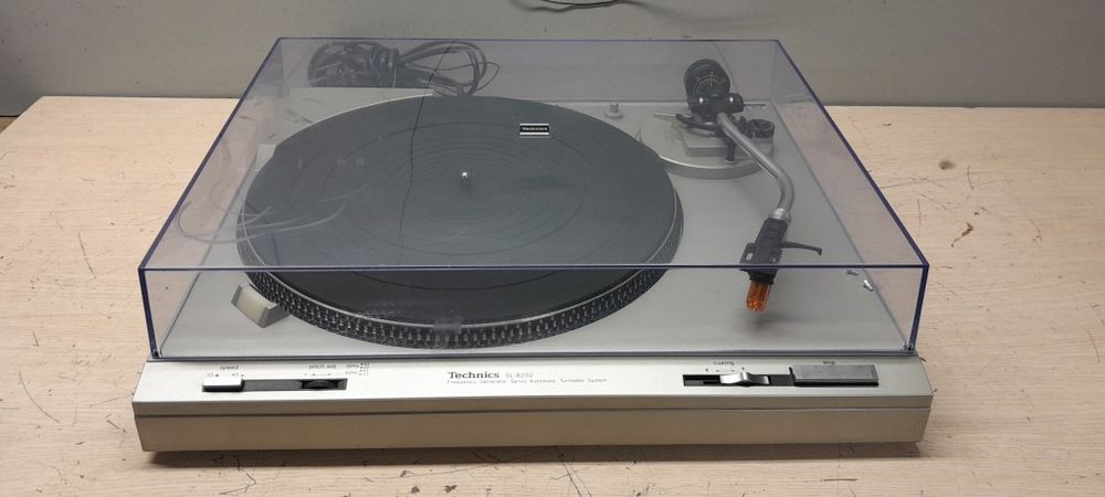 Gramofon Technics SL-B202