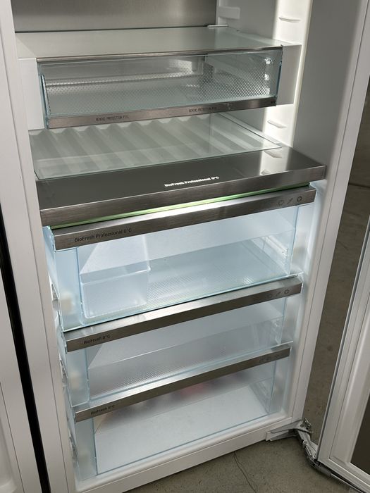 Холодильник Liebherr IRBc 5170 Морозильна камера Liebherr SIFNei 5188