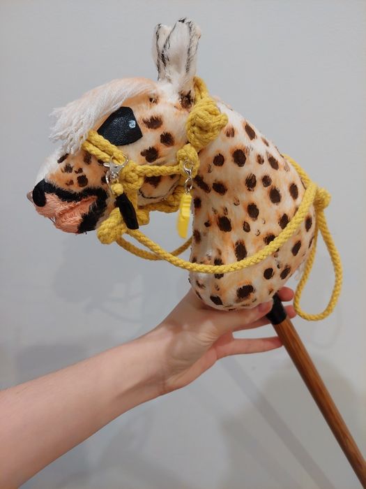 Hobby horse a5 z kijem I akcesoriami Tarant hhss