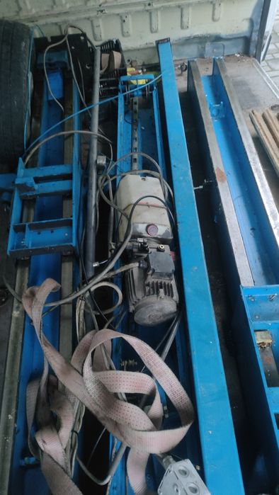 Podnośnik Samochodowy Hydrauliczny DWU-KOLUMNOWY 3,5 Tonowy