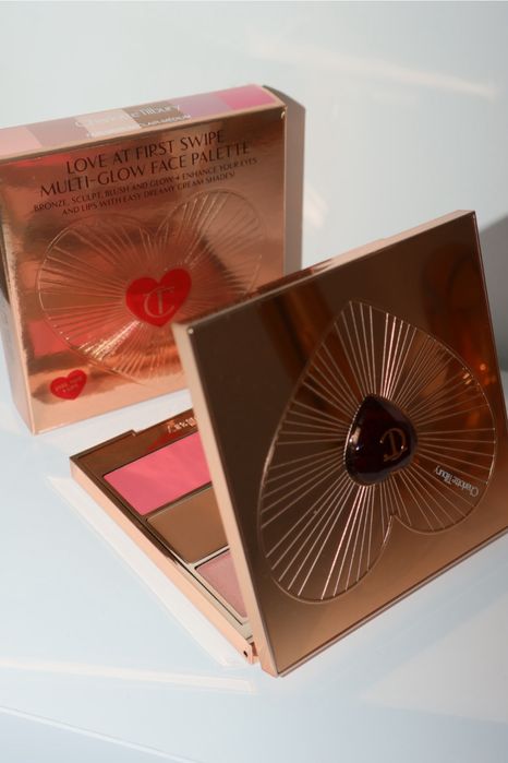 Палетка для обличчя Love at first Charlotte Tilbury
