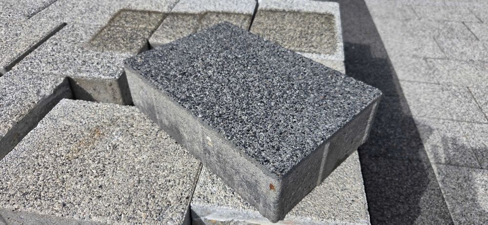 Kostka brukowa 5-6m2, jasnoszary i antracyt, grubość 8 cm