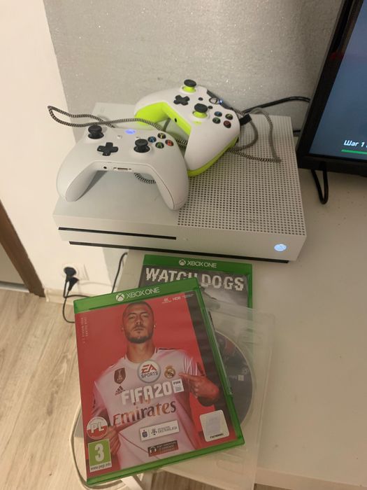 Xbox s 500 GB + telewizor 32 cele