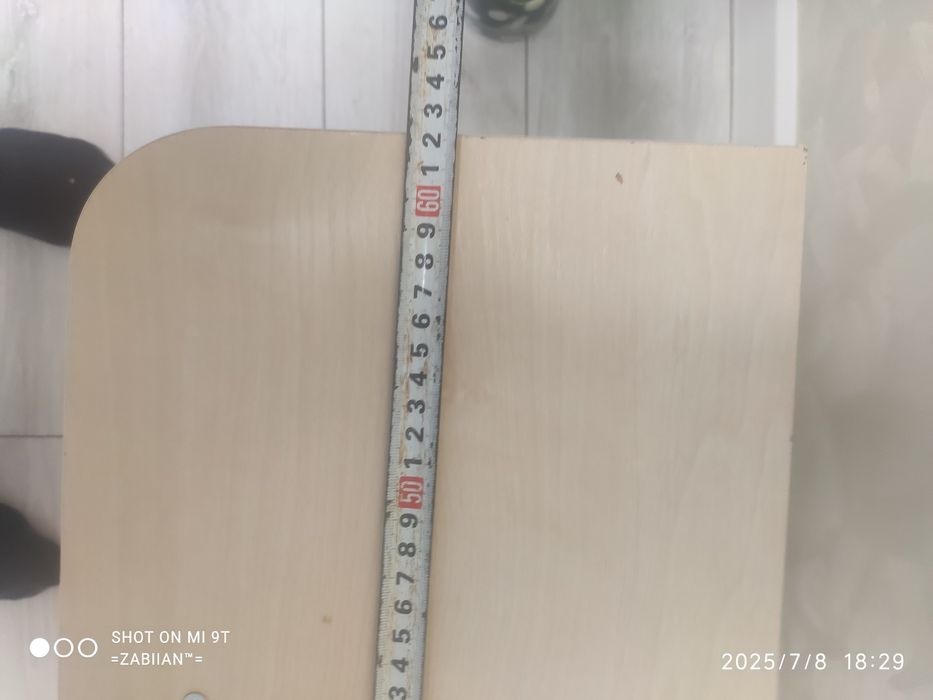 Макіяжне дзеркало з підвісною тумбою