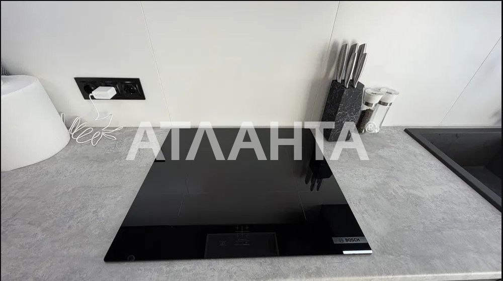 В продаже дом-таунхаус в Червоном хуторе мебель и техника