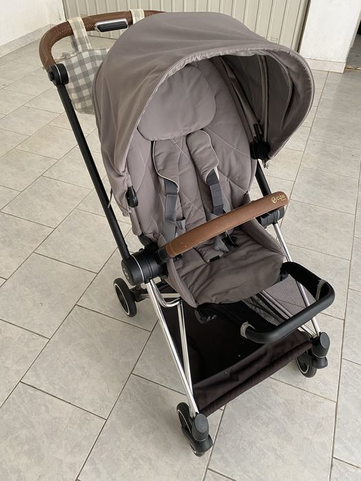 Carrinho de bebé Cybex compacto e leve – ideal para viagens