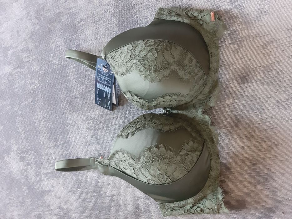 Biustonosz hunkemoller Noir 75E, odpowiedni na 80E