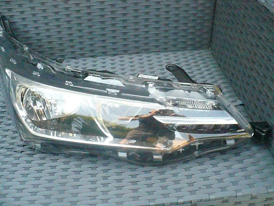 Reflektor prawy Toyota Corolla E16 LIFT LED EU.OE