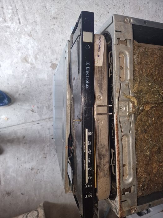 Посудомийна машина Elektrolux ESL45010