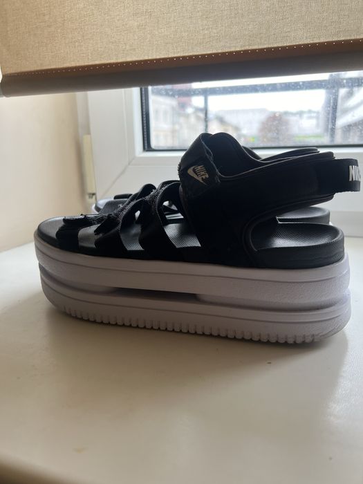 Жіночі сандалі Nike Icon Classic