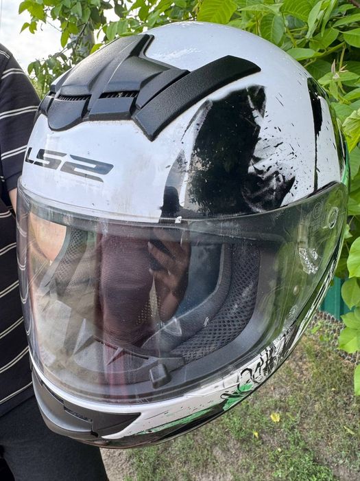 Шолом біло зелений LS2