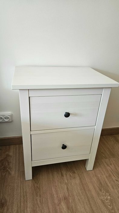 2 mesas de cabeceira IKEA