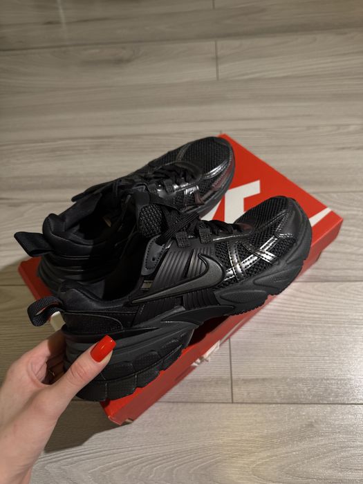 Кросівки жіночі Nike V2K Run Shoes Black FD0736-001
