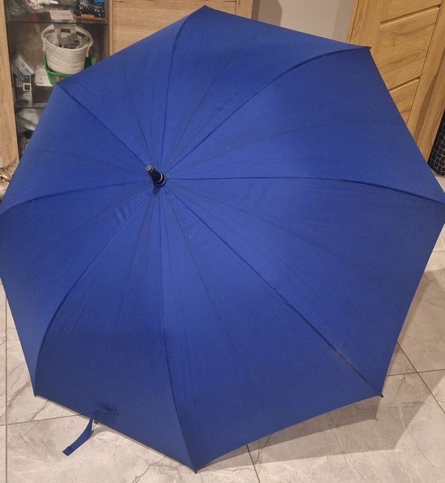 Duży parasol granatowy