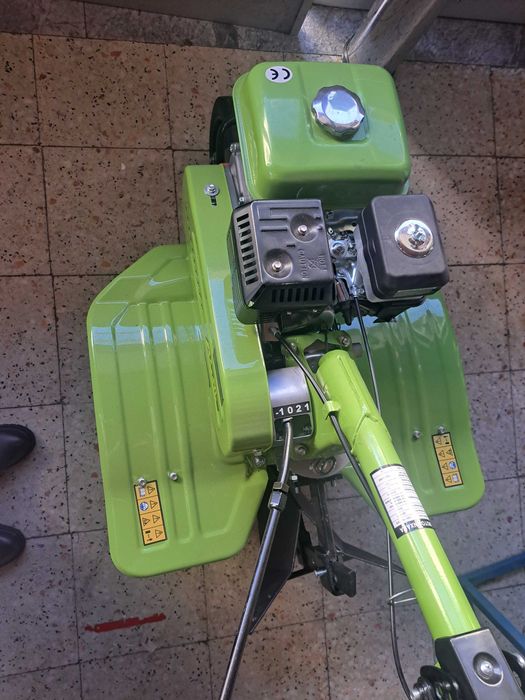 Motoenxada nova com pneus e frezas