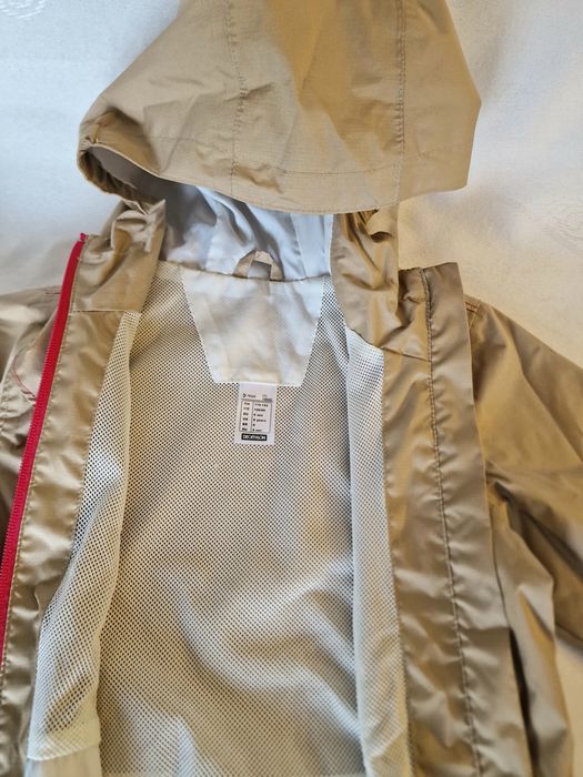 Casaco de chuva de Decathlon- tamanho 6 anos