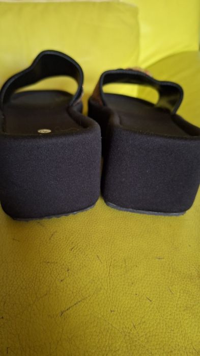 Шлепанцы на танкетке Версаче