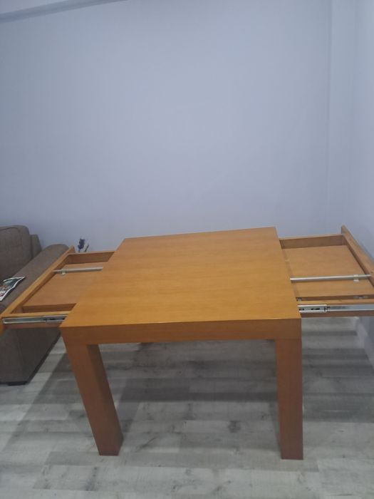 Mesa de cerejeira maciça com 4 cadeiras