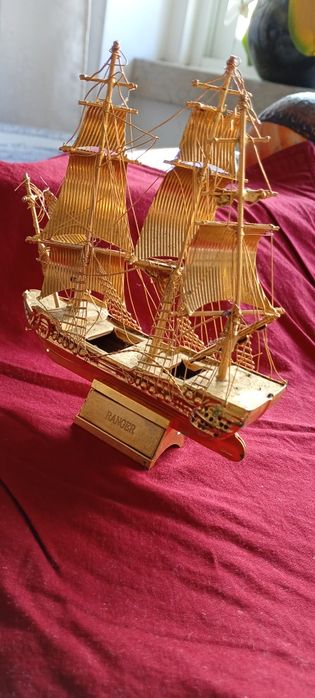 Caravela miniatura latão