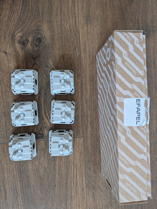 Conjunto de Novos Aparelhos de Encastrar EFAPEL