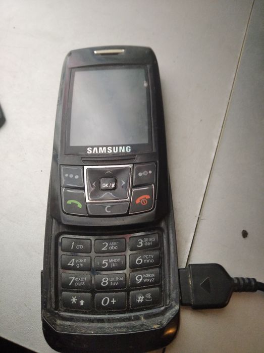 Продам новые пальтокофейное и белое за 300 грв одно 46 48 размер новы