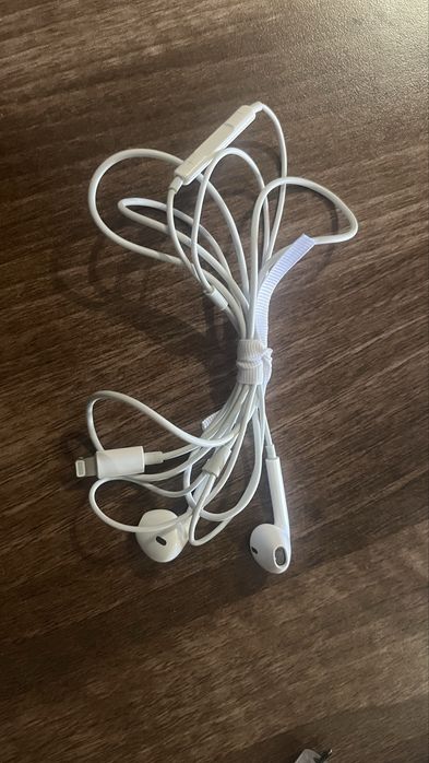 Słuchawki białe bluetooth