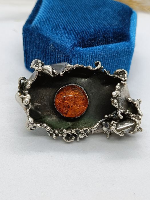 Unikatowa broszka artystyczna ze srebra, srebro, bursztyn