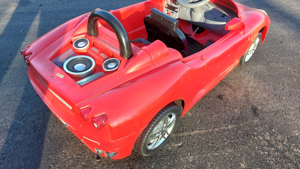 Duże auto Ferrari kabriolet dla dziecka