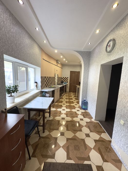 **Частина Будинку в Центр. Районі 157 кв.м. З Ремонтом!