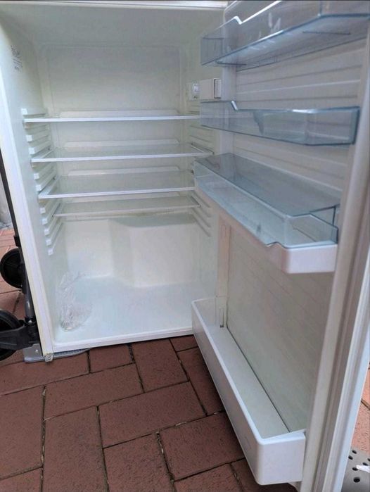 Lodówka do zabudowy AEG