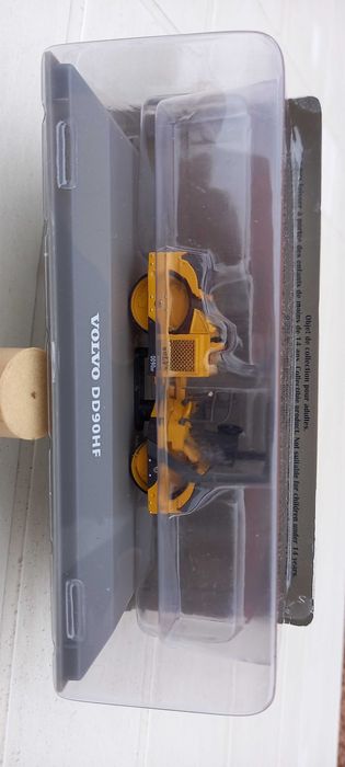 Volvo,  JCB,  Liebherr, Dynapac ; escala  1/72
