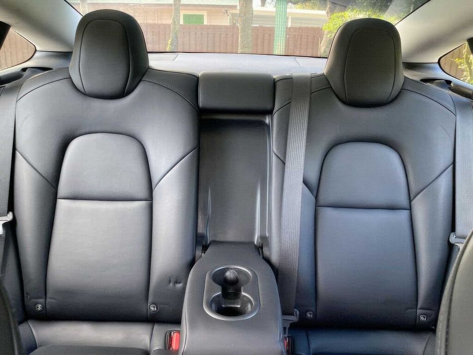 Tesla Model 3      2022