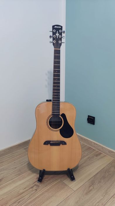 Gitara akustyczna 6-strunowa z serii Alvarez Regent RD28 typu Dreadnought.