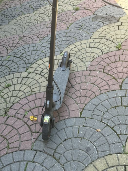 Продам електросамокат MI Electric Scooter Pro 2