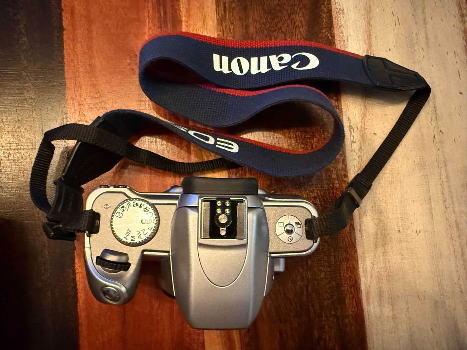 Máquina fotográfica Canon EOS 300v