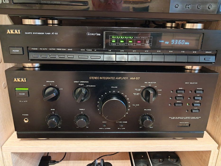 Wzmacniacz AKAI AM57 i radio AKAI AT52
