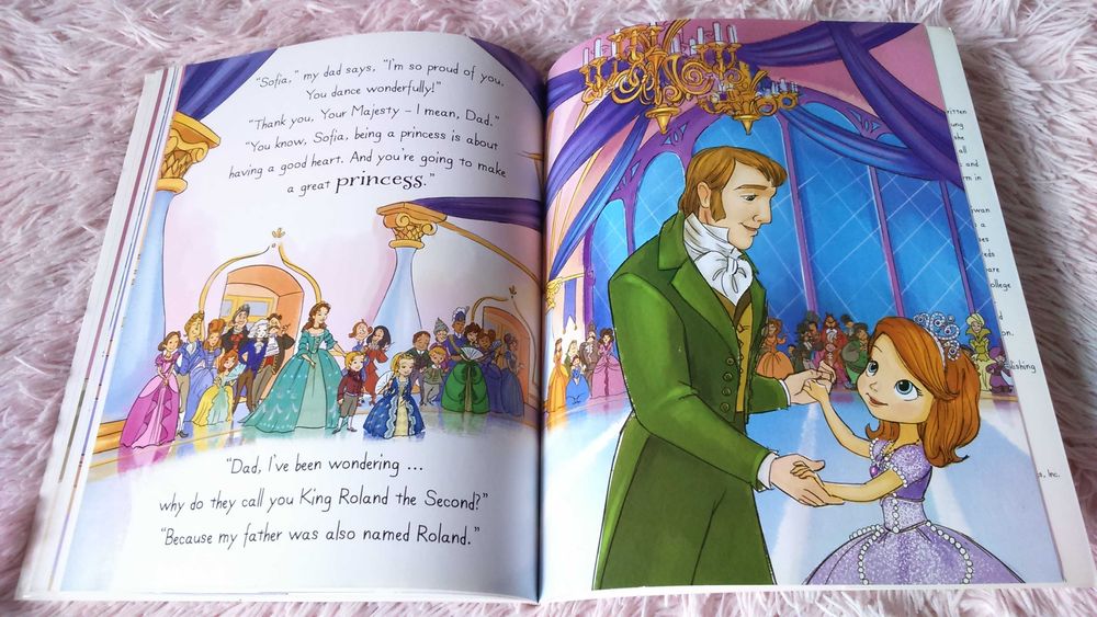 Дитяча книга англійською  про принцесу Софію  "Sofia the First "