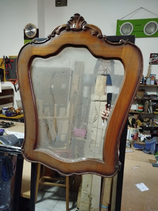 Espelho de madeira clássico