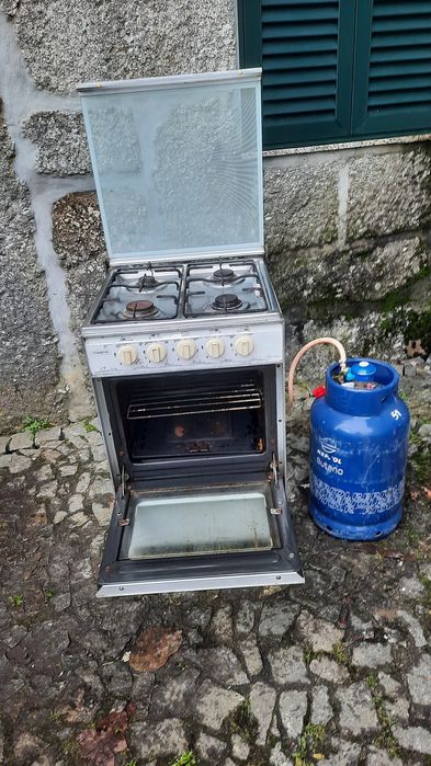 Fogão a gás 4 bocas com botija cheia