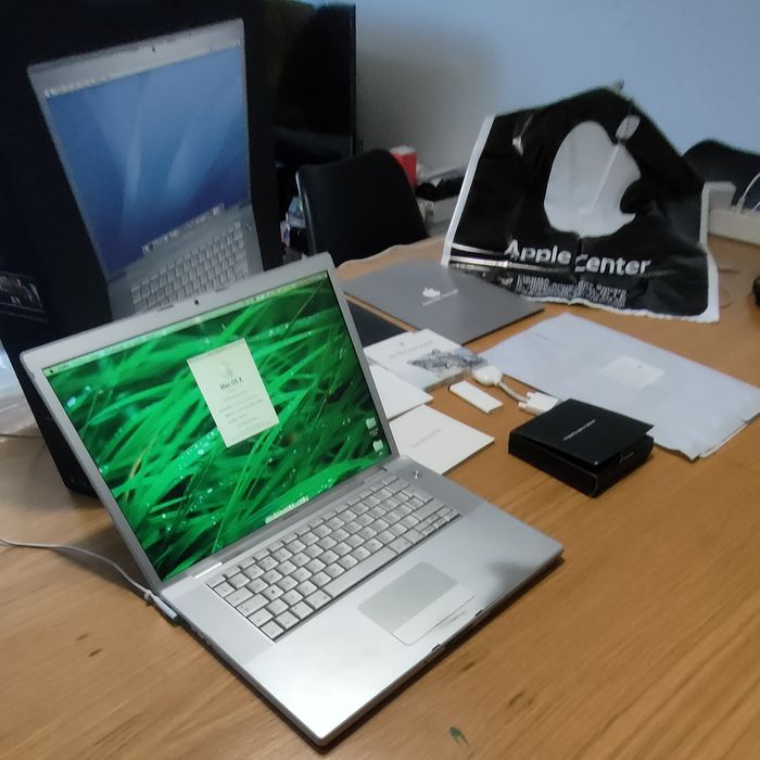 Apple MacBook Pro 15-Inch "Core 2 Duo" 4GB RAM + SSD upgrade