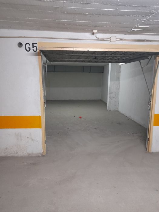 BOX Fechada 33m² Rio de Mouro, junto à PSP